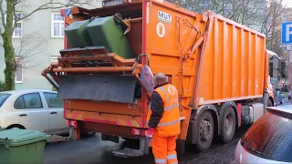 MUT VarioPress Garbage Truck on Heavy Post-Christmas Trash