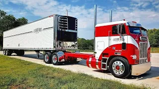 1982 Freightliner cabover {old school}