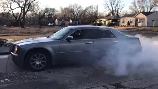 Chrysler 300c 5.7 Hemi Burnout for everyone saying anything here’s the full video