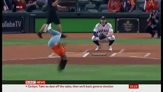 Simone Biles throws first pitch with a twist (USA) - BBC News - 25th October 2019