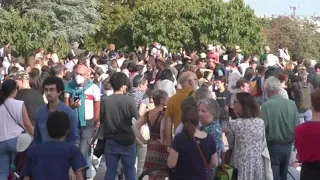 Nathan Paulin completed a 600-metre walk on a slack between Eiffel Tower and Chaillot Theatre