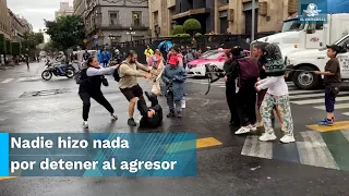 Indignante, sujeto golpea a feminista en plena manifestación contra violencia hacia las mujeres