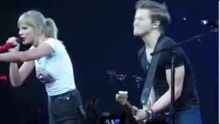 Taylor Swift and Hunter Hayes - I Want Crazy on the Red Tour 9/21