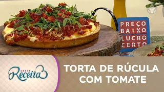 Surpreenda-se com com o sabor dessa torta de rúcula com tomate seco