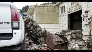 Northern California towns tally earthquake damage as residents still lack