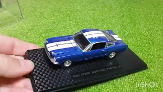 Ford Mustang 1 / 43 Road Champs