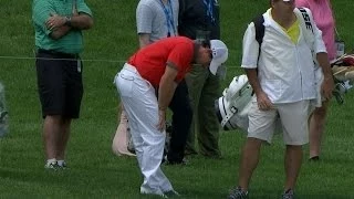 Rory McIlroy tweaks knee at the Memorial and birdies the hole