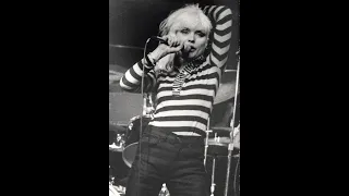 Blondie - CBGB'S 04/05/1977&05/05/1977. Blondie covers the Ramones,The Runaways and Willie Dixon.