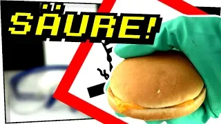 BURGER IN MAGENSÄURE! + Piranhasäure - Gefährliche Experimente #132