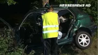 Schwerer Unfall bei Niedenstein - Auto gegen Baum 15.08.2012