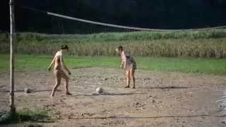 Party mud play in Vang Vieng! [HD]