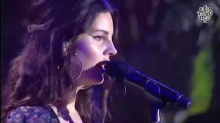 [HD] LANA DEL REY - OFF TO THE RACES / LOLLAPALOOZA 2018