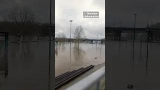 Оренбург. Набережная. 7 апреля 2024 год. Скейт парк под водой.