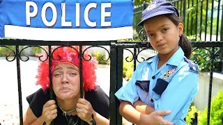 Masal and Mommy Pretend Play Police