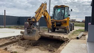 Фантастическая работа пилота погрузчика JCB.  Такое я видел впервые.