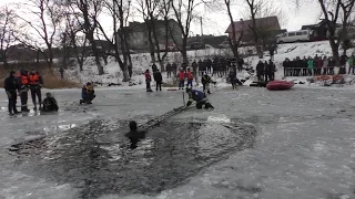 У Чернівцях рятувальники відпрацьовували дії з порятунку людей на льоду