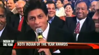 Shahrukh Khan sings 'marry me' live to Priyanka Chopra