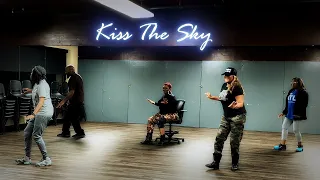 Kiss The Sky Line Dance