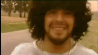 Las pastillas del abuelo - Que es dios ? Video oficial homenaje a Maradona (Mejor Calidad)
