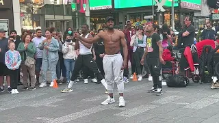 Nueva York Times Square bailarines acróbatas baile de calle lugar turístico ha nivel mundial