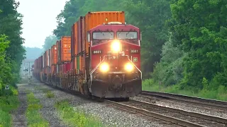 CSX Train Meets Norfolk Southern Train! CSX Train Approaching Double Green Signals! + More Trains!