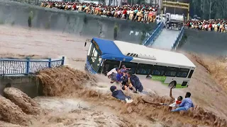 Most Horrific Disaster in Kenya: Crazy Flash Flooding washed away many Cars and People in Nairobi!