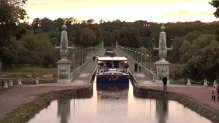 The Ultra Deluxe 8 Passenger Hotel Barge Renaissance - Luxury Barge Cruises in France