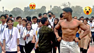 School 🏫 Girls 👧 Reaction 😍 | Bodybuilder Prank | Shirtless In Public Reaction | India Gate