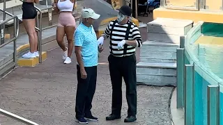 The super funny mime Rob from SeaWorld Orlando