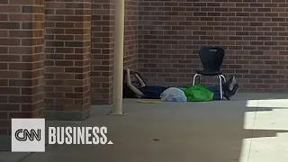 This fourth-grader walks to school to get WiFi