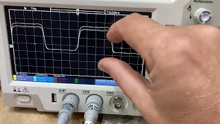 Oszcilloszkóp otthonra. 4 csatorna, 100Mhz, USB kapcsolat, memória, nagy kijelző - kell ennél több?