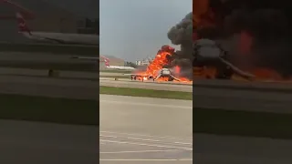 КАТАСТРОФА в Шереметьево!!! Sukhoi Superjet 100 Пассажирский самолет загорелся после посадки!!!