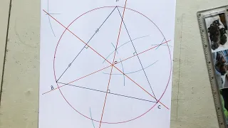 Tracer les médiatrices et le cercle circonscrit d'un triangle (Version short)