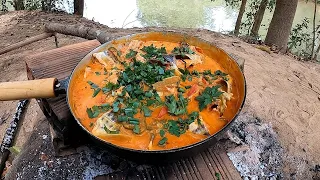 Pescamos e Preparamos moqueca de mandi bagre na beira do rio no fogo a lenha