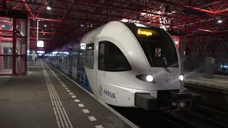 eerste Arriva Nachttrein GTW Blauwnet Vechtdallijn op Station Almere Centrum met kei harde toeter!