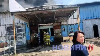 В Николаеве возник масштабный пожар на авторынке - горит шиномонтажный комплекс