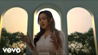 Raissa Ramadhani - Berpisah Lebih Indah (Official Music Video)