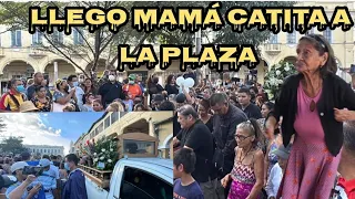 Llego mamá catita a la plaza Libertad