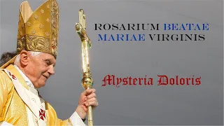 MYSTERIA DOLORIS (Mistérios Dolorosos) - Terço em Latim com o Papa Bento XVI - LEGENDAS EM LATIM