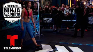 Natalie Duran es la primera mujer en llegar al muro | American Ninja Warrior | Telemundo