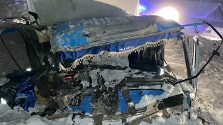 Жуткое Дтп в Якутии 28.01.2021 грузовик isuzu giga влетел в опору. Водитель грузовика погиб на месте