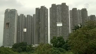 Почему в небоскрёбах Гонконга делают огромные дыры? (новости)