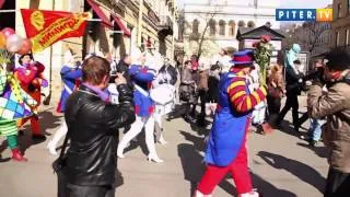 1 апреля клоуны с осликом весело хулиганили на Невском
