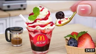 Freeze Miniature McCafe Frappe idea/ Tasty Tiny Strawberry Chocolate Frappe/ Mini food