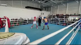 Боецът Алекс Илиев от "Тангра" - Свиленград побеждава във Варна