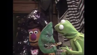 The Muppet Show - 203: Milton Berle - Backstage #1 (1978)