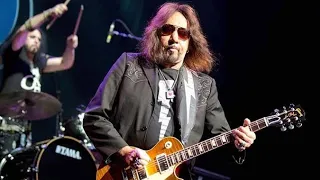 ACE FREHLEY Films Music Video For New Song 'Walkin' On The Moon'