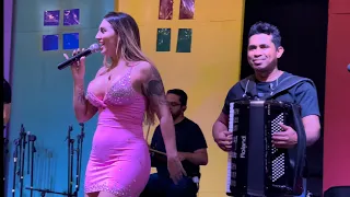 OLHA A VOZ DA CANTORA RENATA TARDONY CANTANDO 🎤 GUSTAVO LIMA