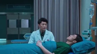 A handsome doctor suddenly faints during surgery, his best friend is worried- sick male lead cdrama