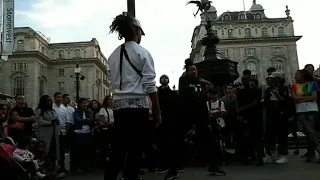 Les Twins | Laurent killing freestyle at Piccadilly 🔥🔥